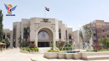 حكومة التغيير والبناء: اليمن يخوض معركة ضد عدو اعتاد ارتكاب جرائم الإبادة واستهداف الأعيان المدنية