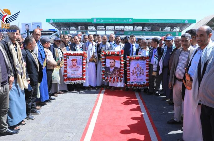 قيادة وموظفو وزارة التربية يزورون أضرحة الشهداء الصماد والرهوي والغماري
