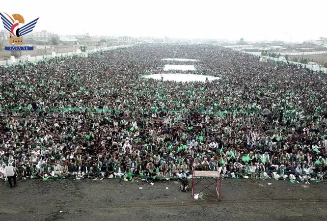 أبناء محافظتي تعز ولحج يحتفلون بذكرى المولد النبوي بحشود غير مسبوقة