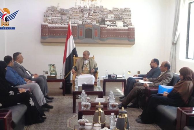 نائب وزير الخارجية يلتقي رئيس قسم المكاتب الميدانية بجمعية قطر الخيرية