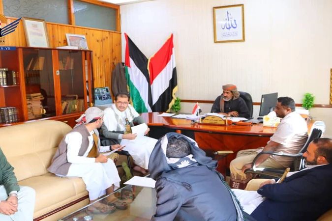 اجتماع برئاسة المحضار لمناقشة أوضاع الأسر المُهَجَّرة وسُبل تمكينهم اقتصادياً