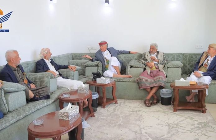 اجتماع برئاسة العلامة مفتاح يقر أربعة مشاريع استراتيجية لصيانة طرق ومداخل محافظة إب