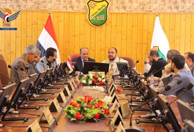 مناقشة آلية التعاون بين جامعة صنعاء وهيئة الزكاة لدعم التعليم الجامعي