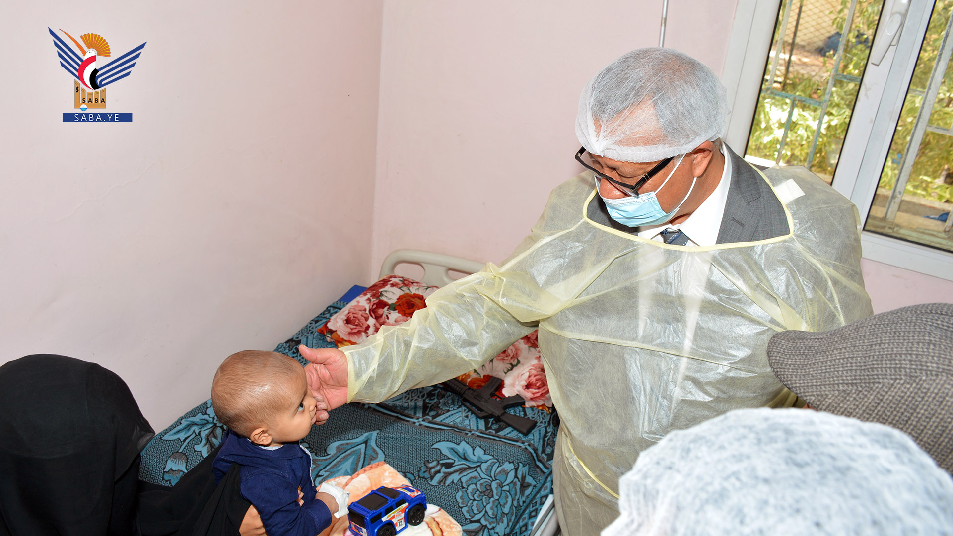 رئيس الوزراء يزور مركز معالجة لوكيميا الأطفال بمستشفى الكويت
