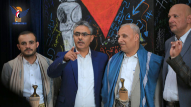 الجنيد يفتتح معرض الفن التشكيلي لنصرة فلسطين